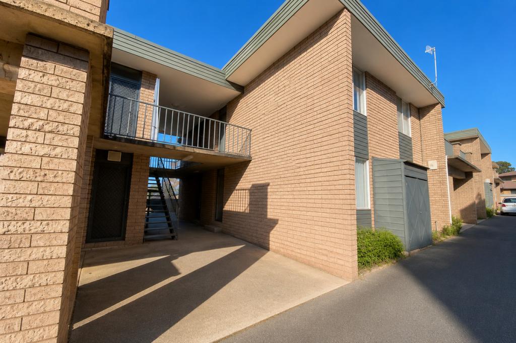 7/1a Joyes Pl, Tolland, NSW 2650