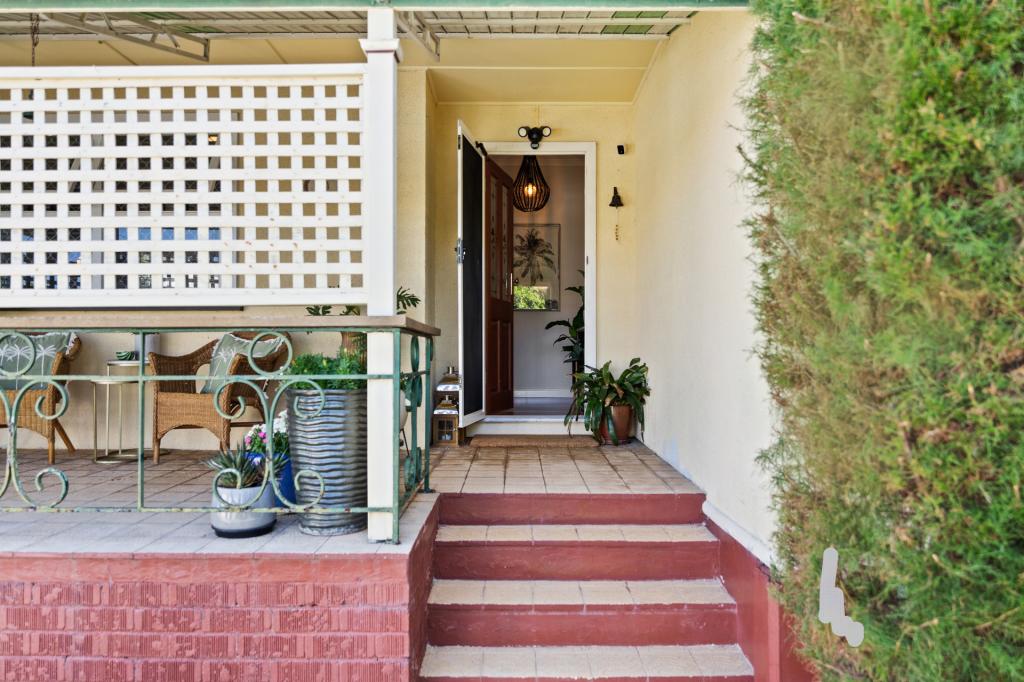 44 BROOKE AVE, SOUTHPORT, QLD 4215