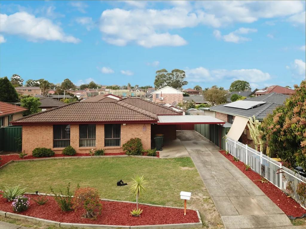 10 Hendra Cl, St Johns Park, NSW 2176