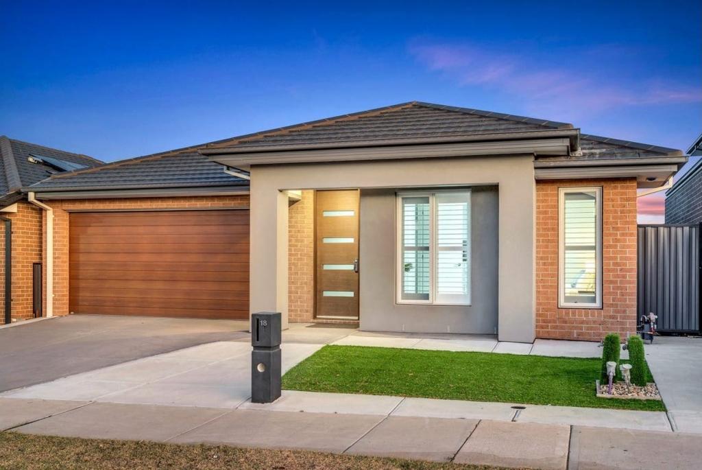 18 HIGHPARK CCT, CRAIGIEBURN, VIC 3064