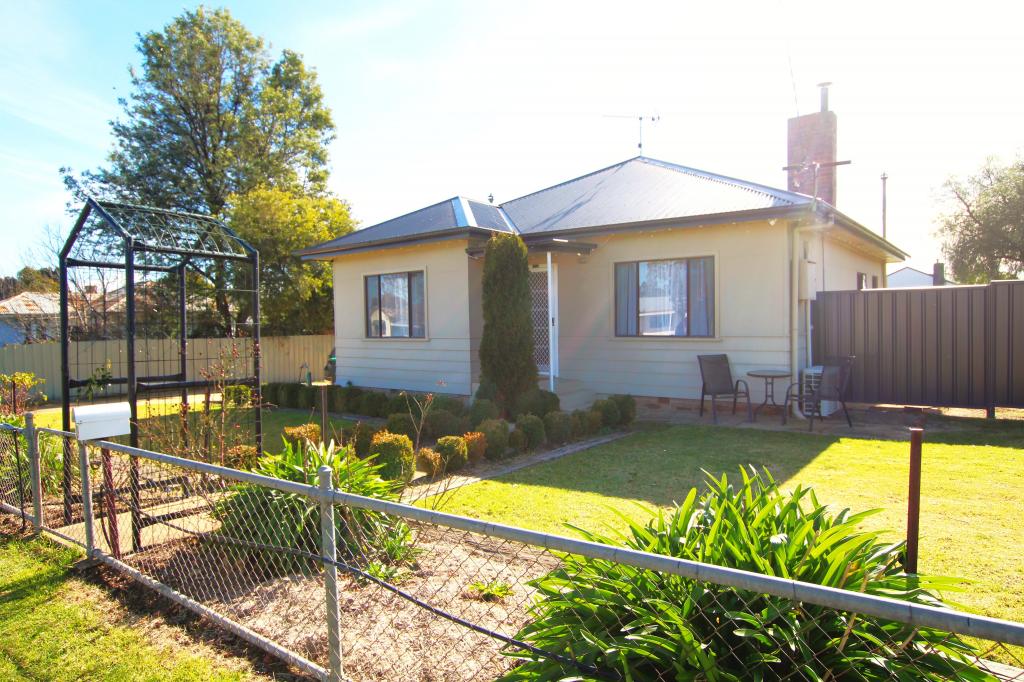 29 Queen St, Boorowa, NSW 2586