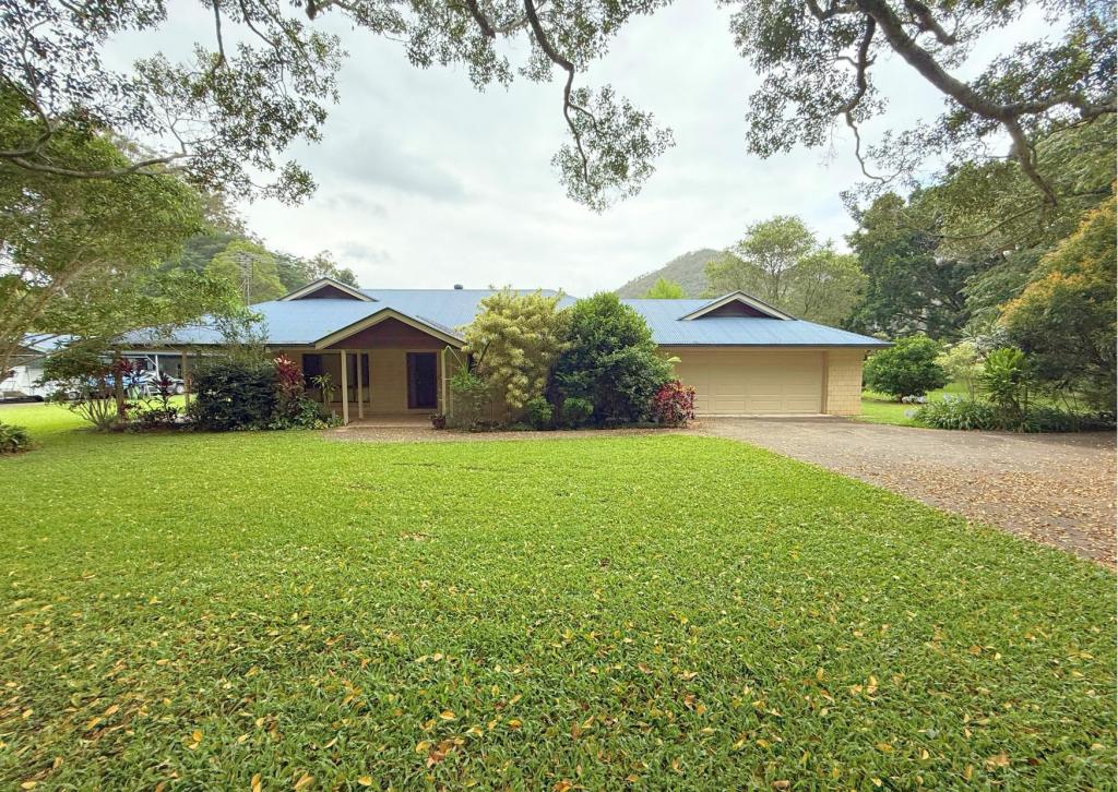 2742 OLD GYMPIE RD, BEERWAH, QLD 4519