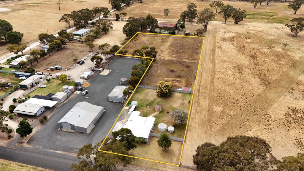 136 RACECOURSE RD, BORDERTOWN, SA 5268