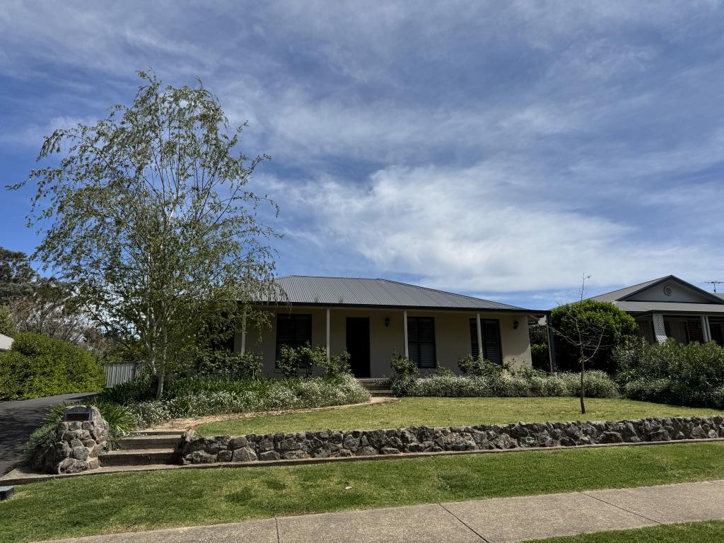 93 Binalong St, Young, NSW 2594