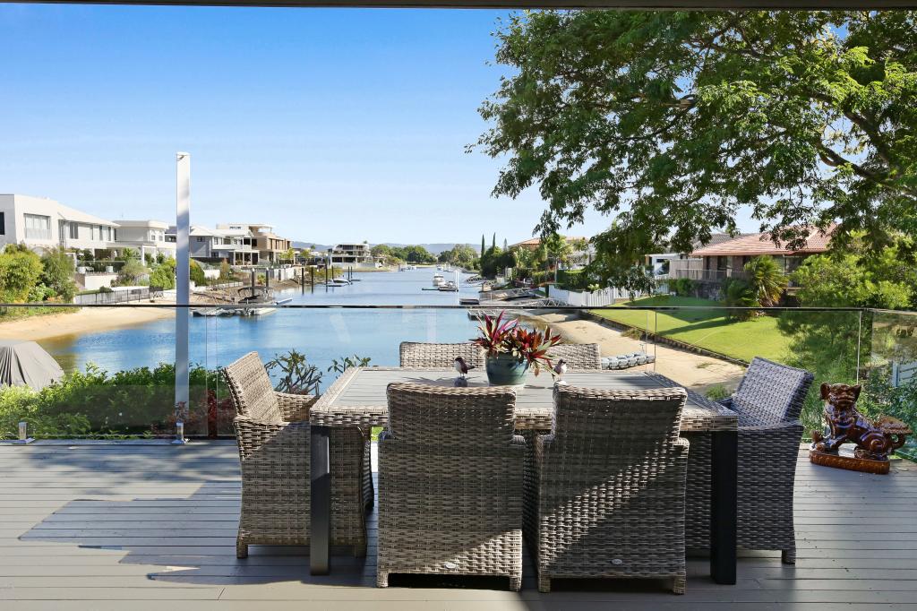 4 Peter Blondell Dr, Mermaid Waters, QLD 4218