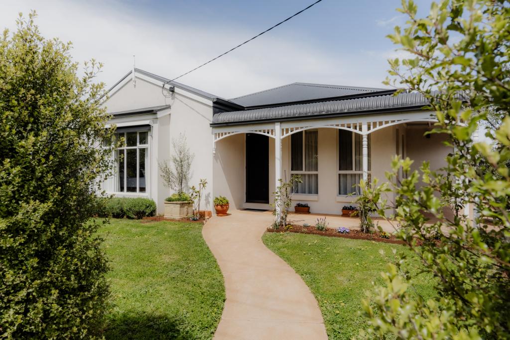 2 Yaldwyn St E, Kyneton, VIC 3444