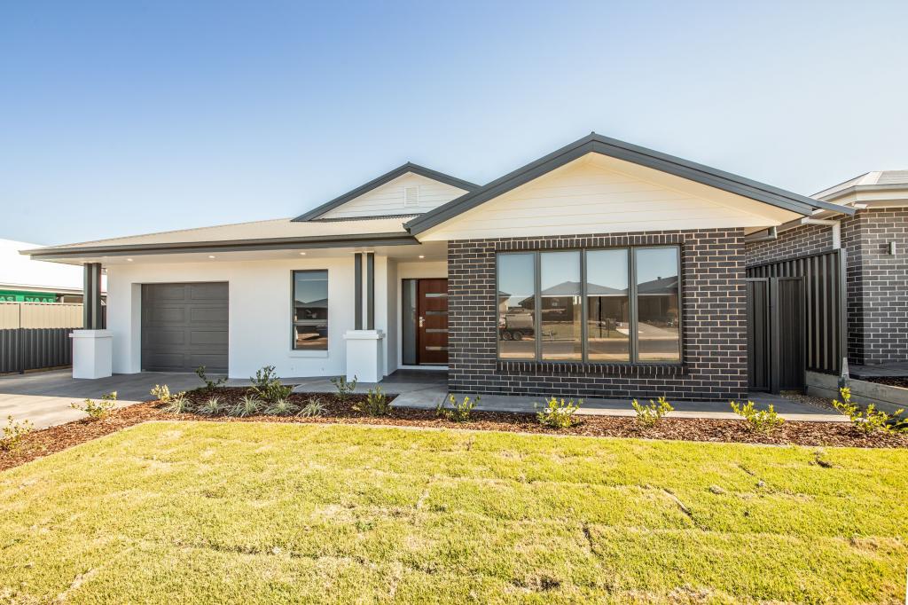 70 Magnolia Bvd, Dubbo, NSW 2830