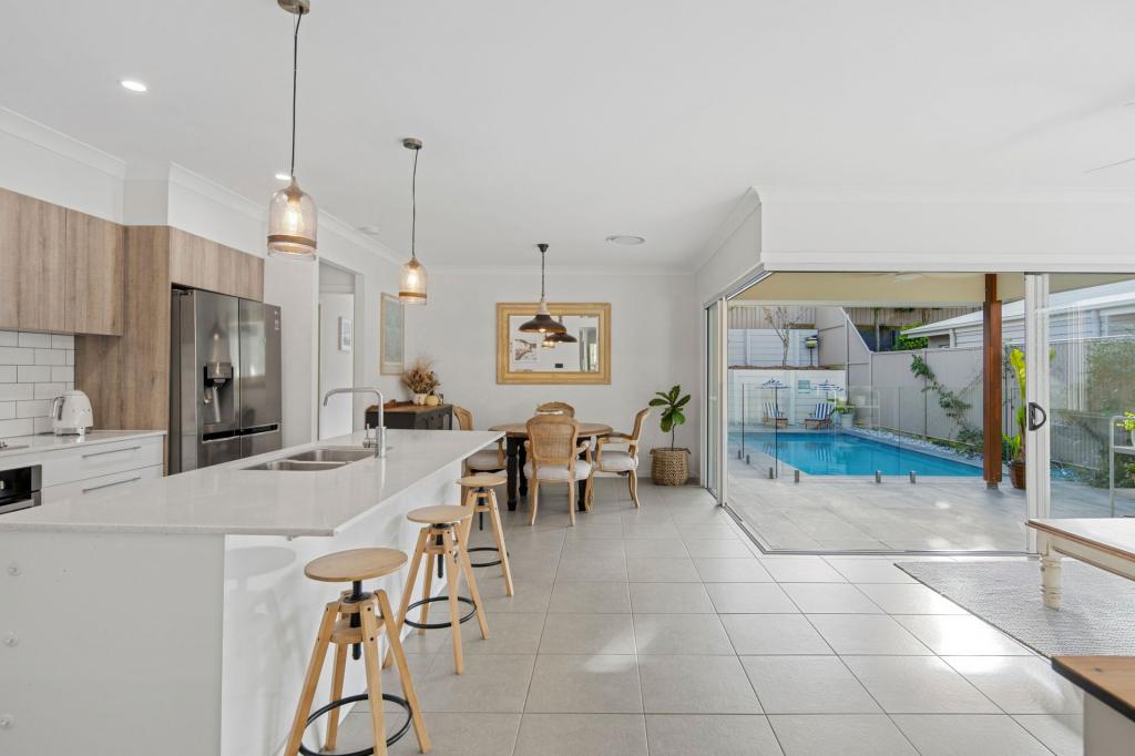 13 Fontebasso Cct, Redland Bay, QLD 4165
