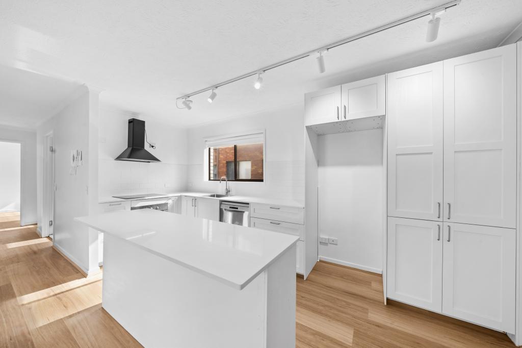 3/8 Baker Ave, Labrador, QLD 4215