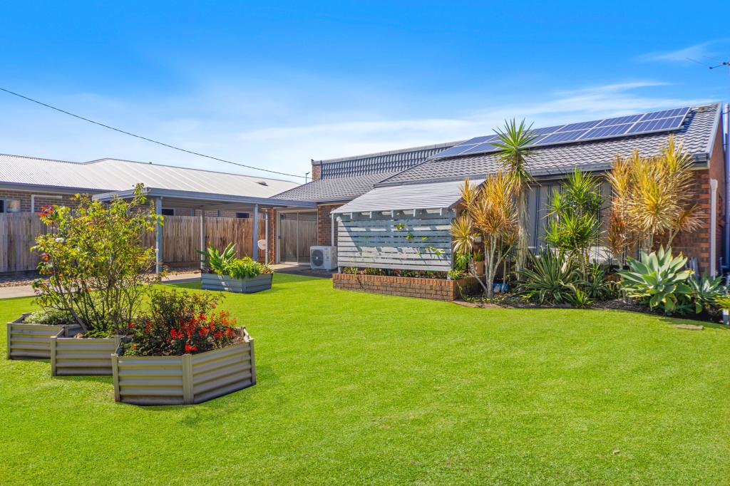 16 Dianthus Ave, Banksia Beach, QLD 4507