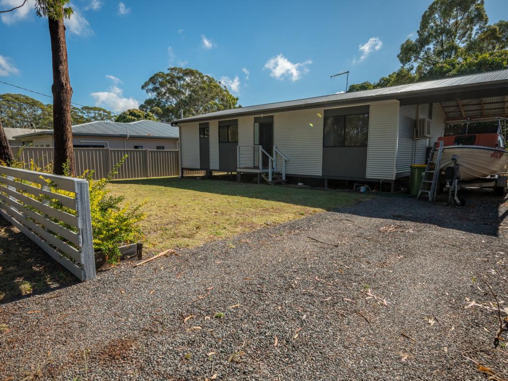 11 Pia St, Russell Island, QLD 4184