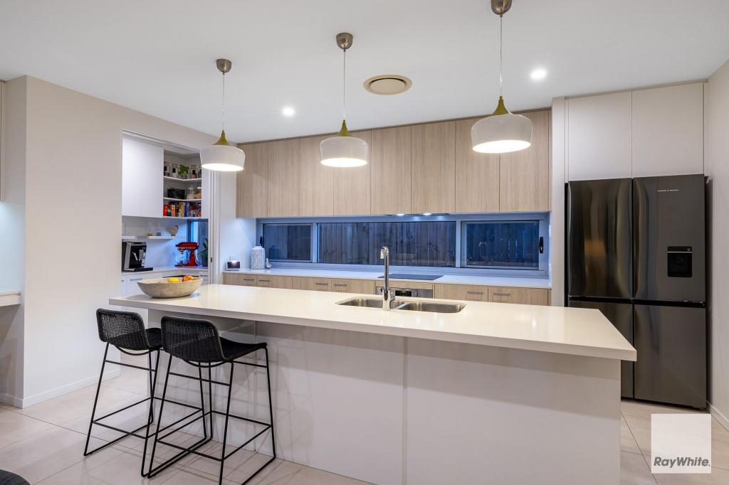 29 Unwin Rd N, Redland Bay, QLD 4165