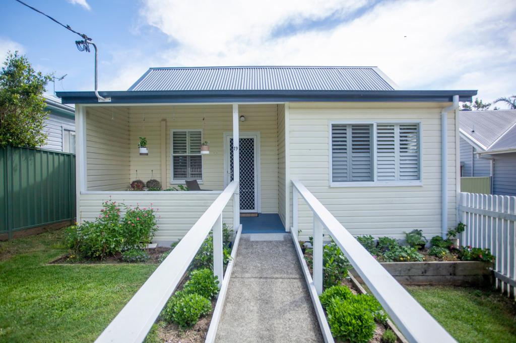 19 BAHTOO PDE, TAREE, NSW 2430