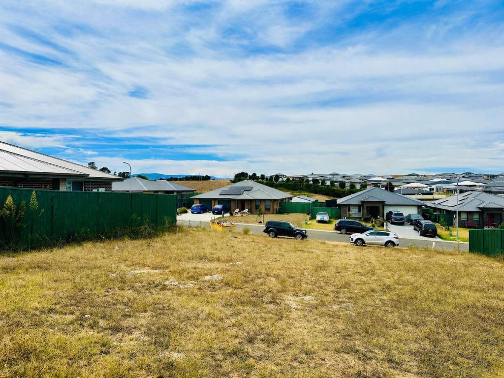 9 BOLTON ST, KELSO, NSW 2795