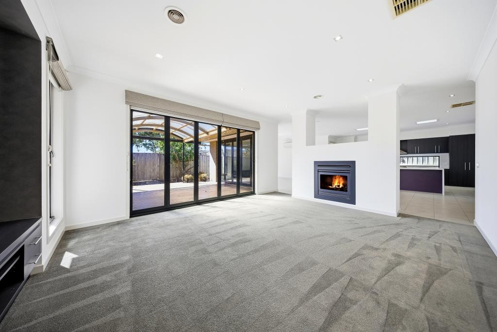 20 Burdekin Bvd, Waterways, VIC 3195