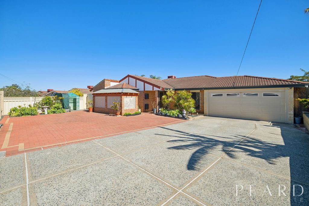 8 Emanuel Ct, Marangaroo, WA 6064