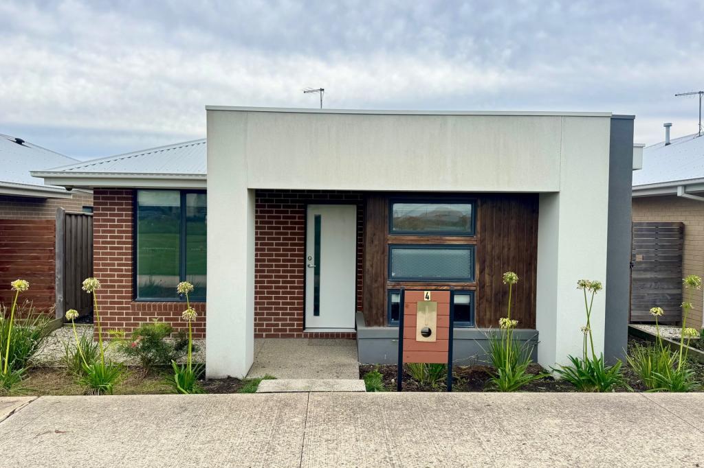 4 Precinct Walk, Clyde North, VIC 3978