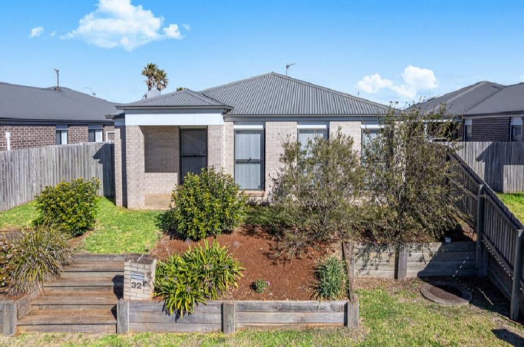32 Sanctuary Dr, Cranley, QLD 4350