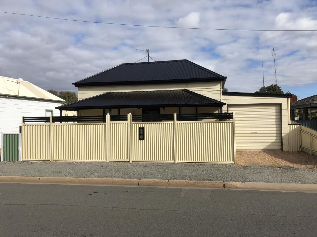 60 Queen St, Solomontown, SA 5540