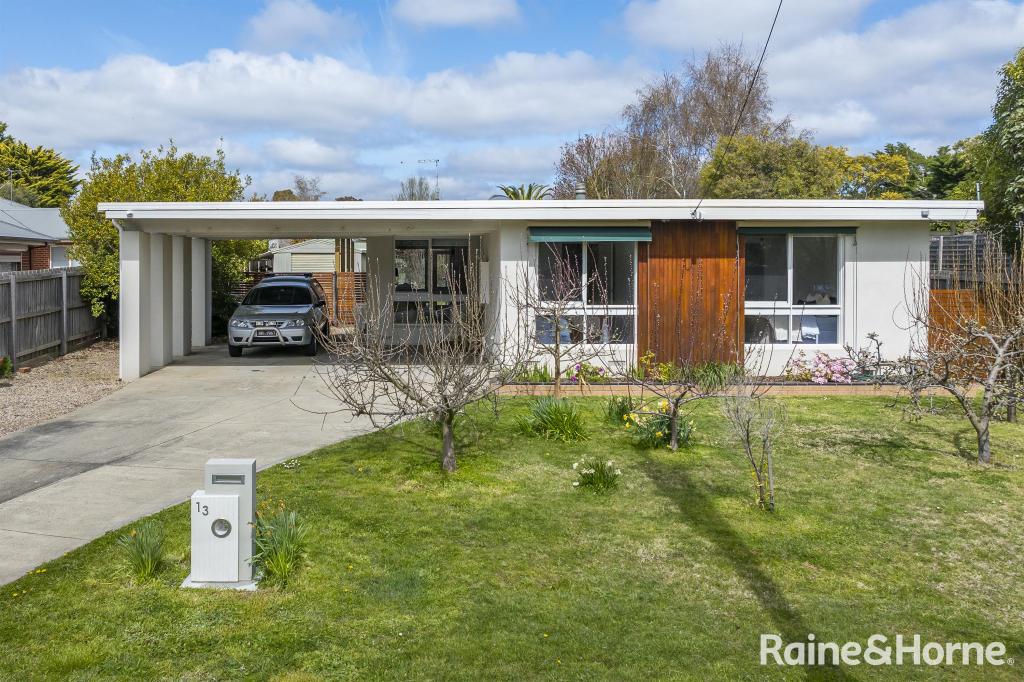 13 GARDINER ST, GISBORNE, VIC 3437