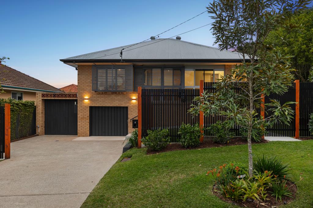 4 Walkers Dr, Balmoral, QLD 4171