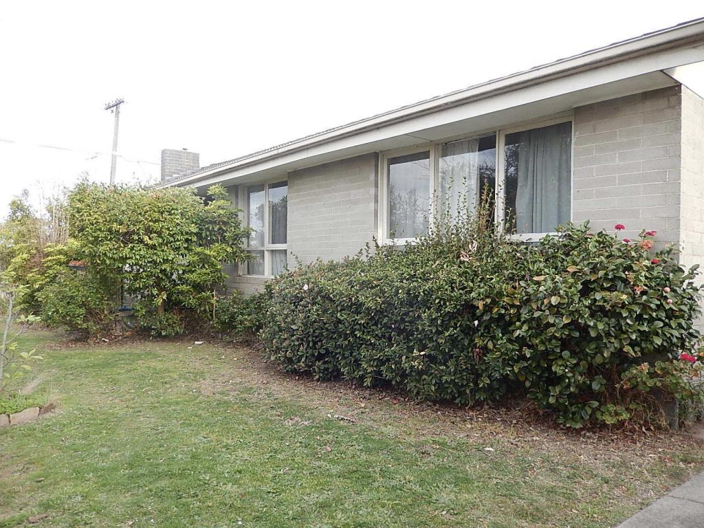 6 MONASH GR, BLACKBURN SOUTH, VIC 3130