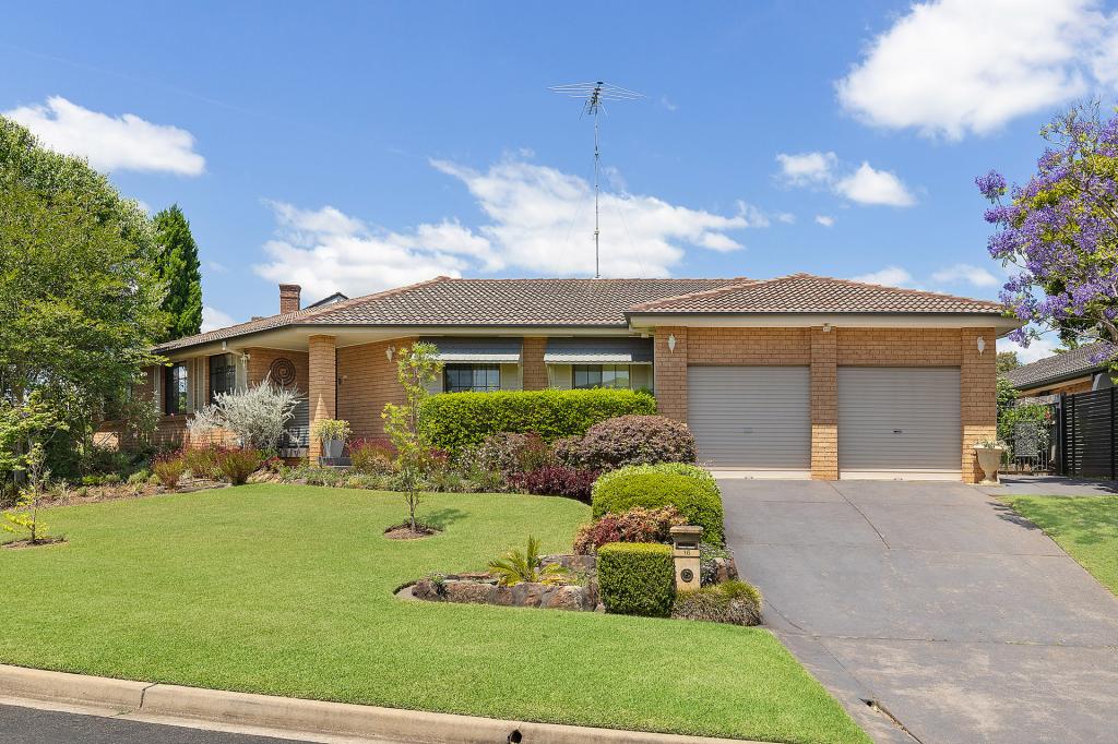 16 Chiltern Cres, Castle Hill, NSW 2154