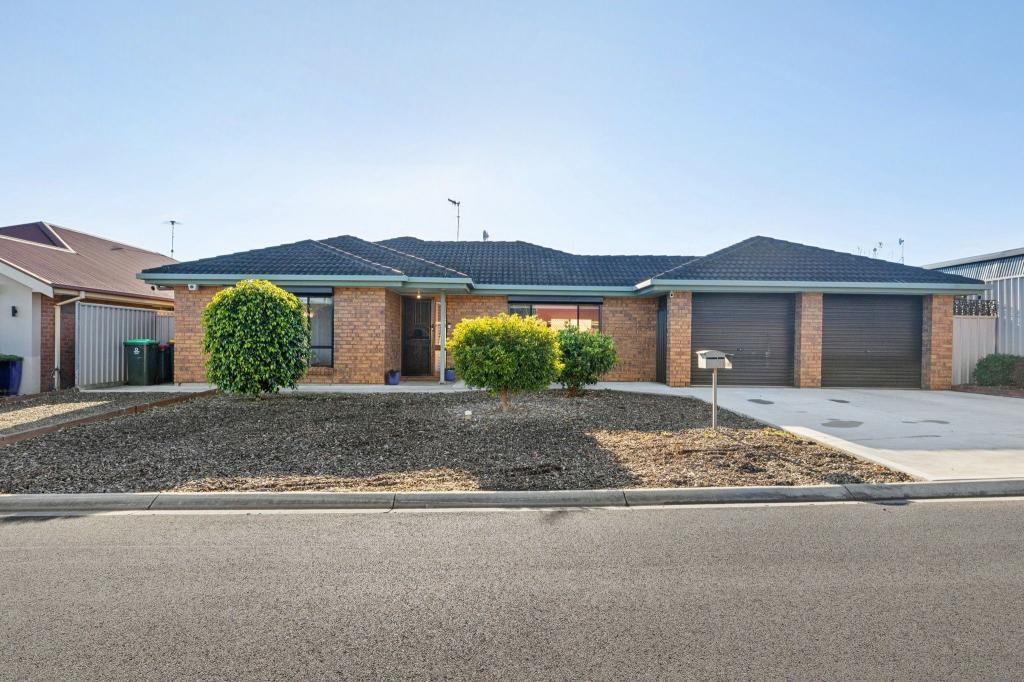 31 Axminster Cres, Craigmore, SA 5114