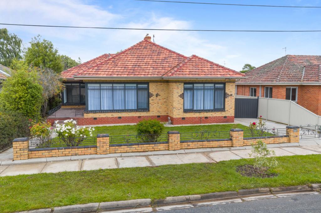 5 Hawthorn Gr, Wendouree, VIC 3355