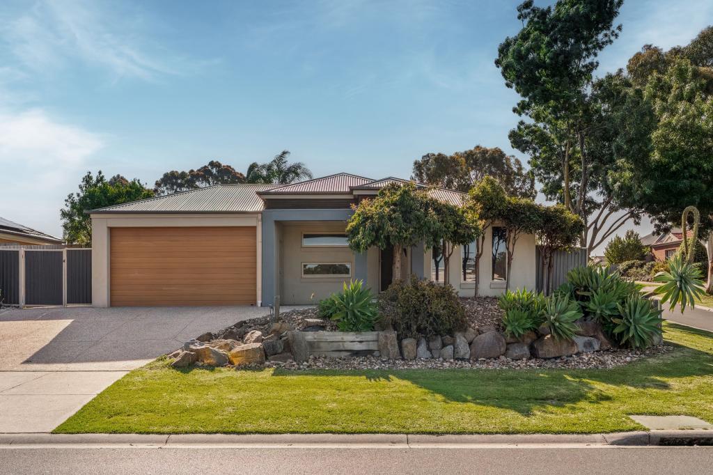 8 Trentham Way, Langwarrin, VIC 3910