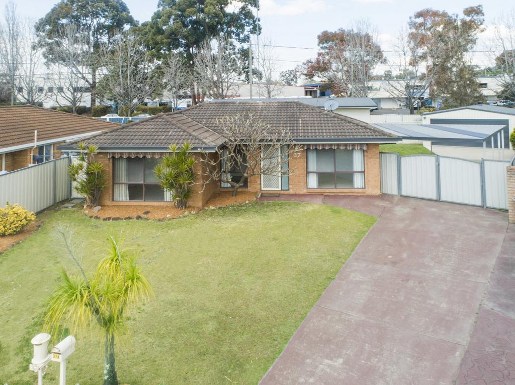 37 BRUMBY CRES, EMU HEIGHTS, NSW 2750