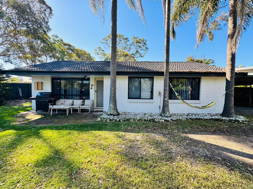 39 Rhodes Pde, Windermere Park, NSW 2264