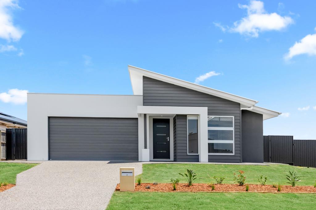 7 Richard Charles Dr, Kawungan, QLD 4655