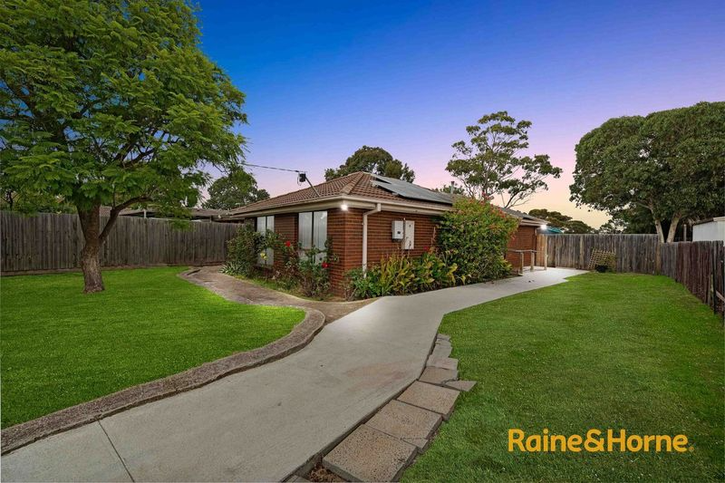 6 Yale St, Melton South, VIC 3338