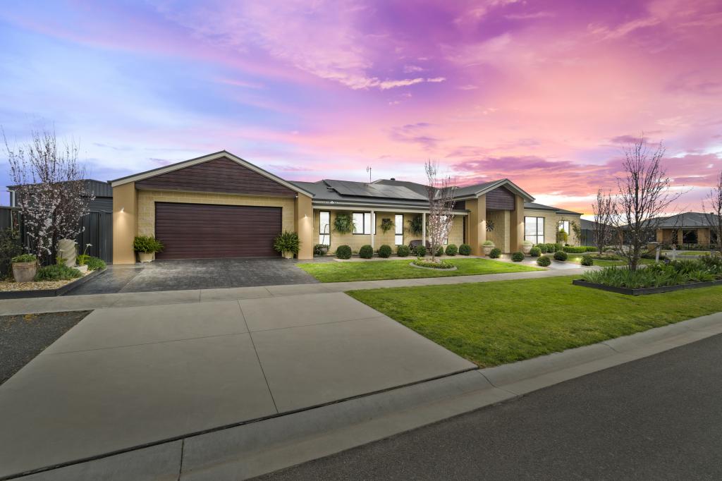 18 Moon St, Maffra, VIC 3860