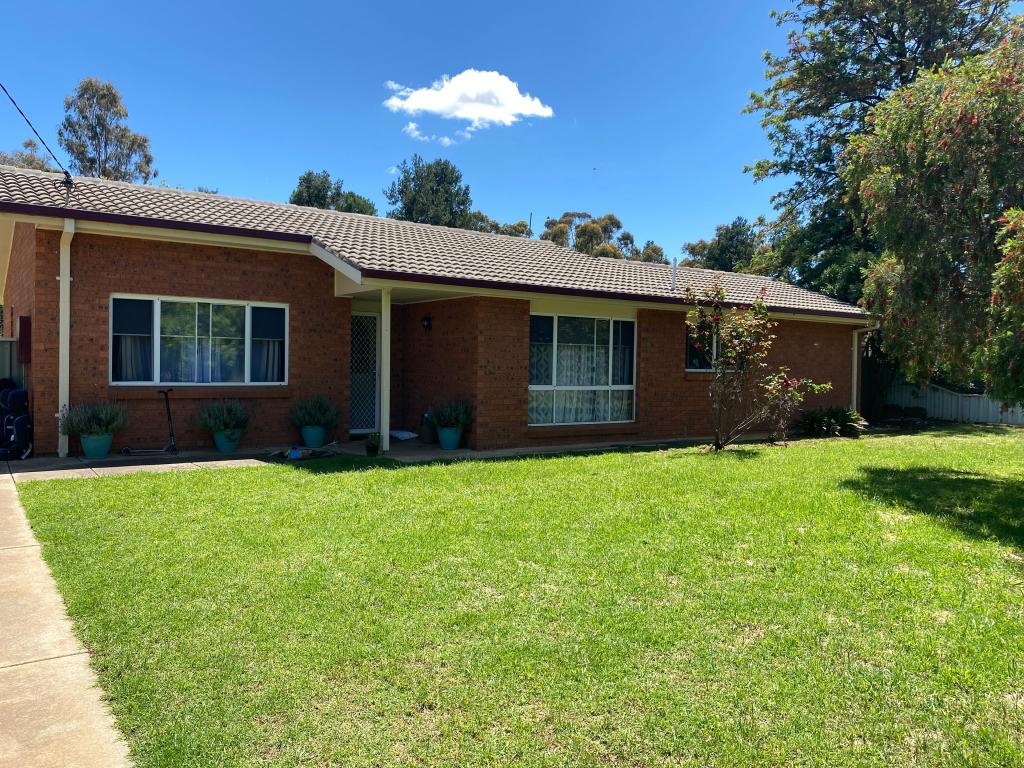 28 Dunrobin St, Coolamon, NSW 2701