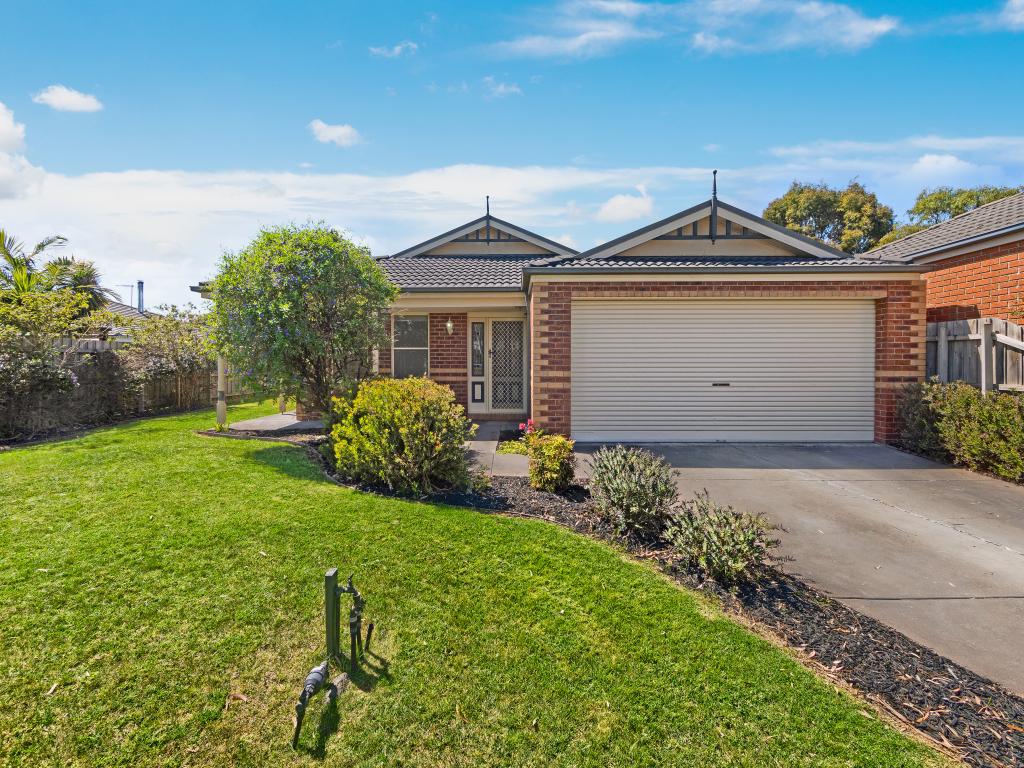 4 Eaglescliffe Cres, Cranbourne, VIC 3977