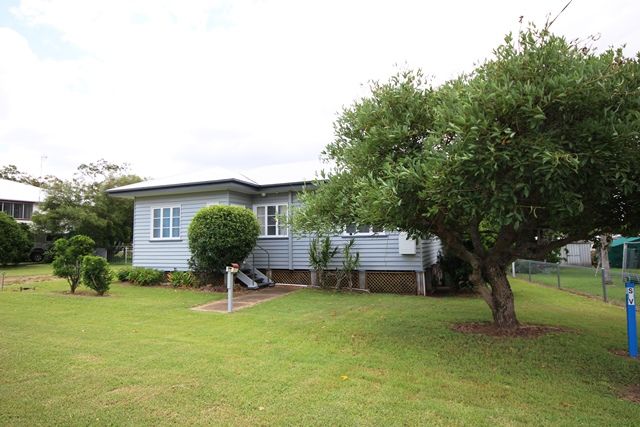 19 Bellambi St, Toogoolawah, QLD 4313