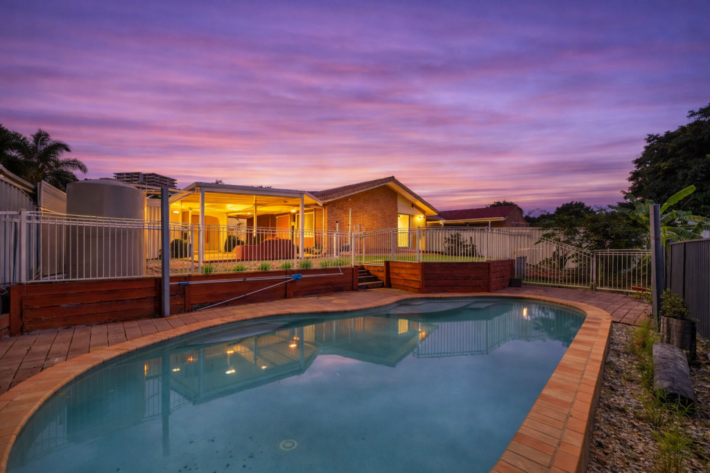 17 Paul Ct, Carrara, QLD 4211