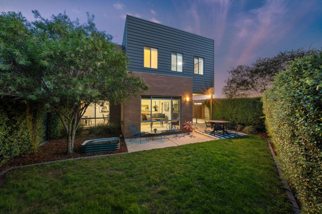 17 Proud St, Forde, ACT 2914