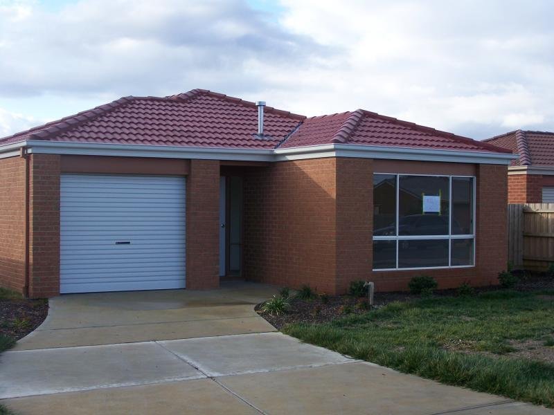 54 Phillip St, Melton South, VIC 3338