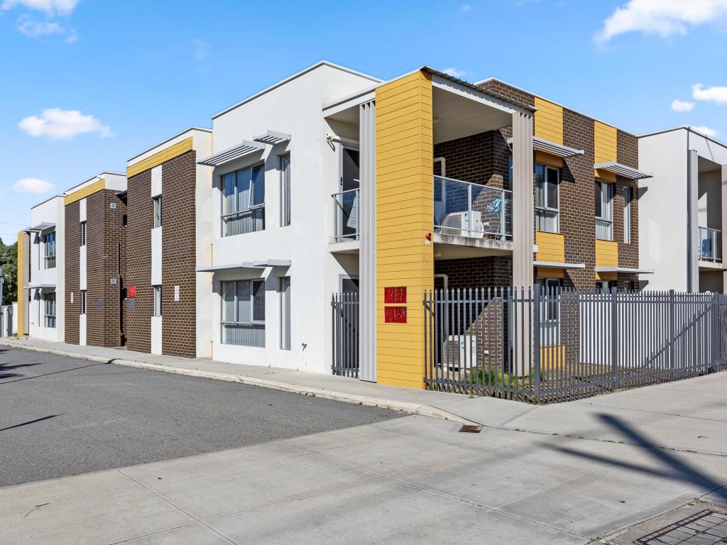 18/16 Grey St, Cannington, WA 6107