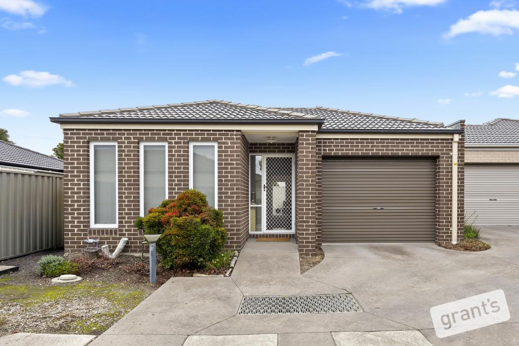 42 Renlik Cct, Cranbourne North, VIC 3977
