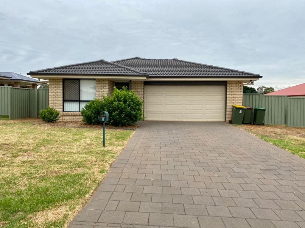 8 Warragrah Pl, Parkes, NSW 2870