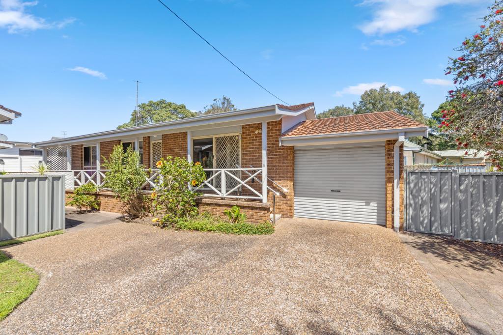 2/5 Lake St, Budgewoi, NSW 2262