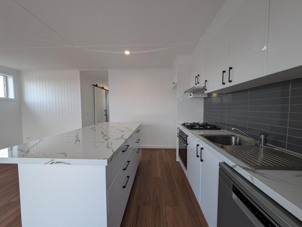 1/716A GILBERT RD, RESERVOIR, VIC 3073