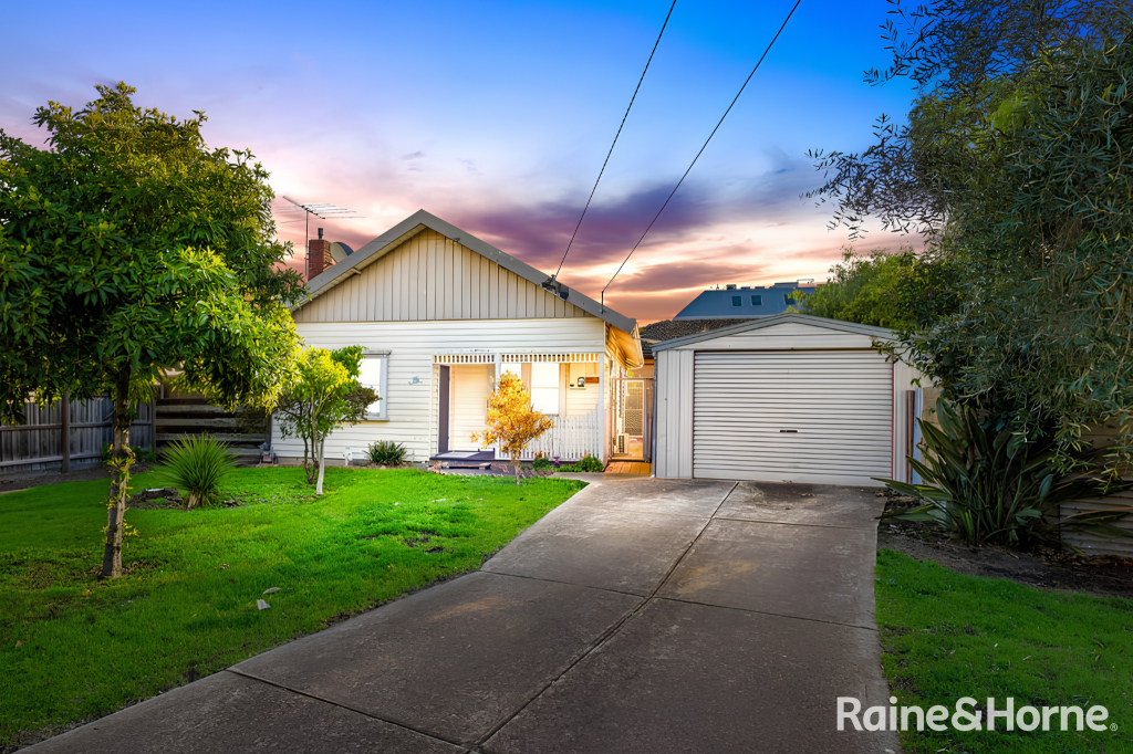 19 Albert Cres, St Albans, VIC 3021