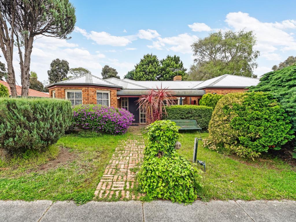 122 Lawless Dr, Cranbourne North, VIC 3977