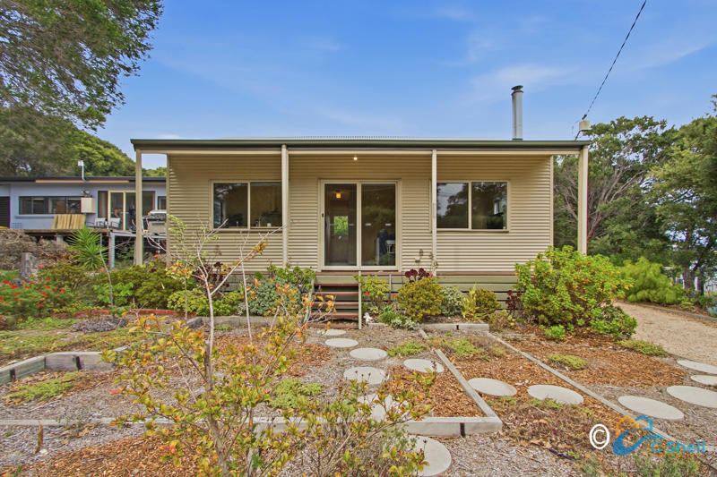 18 White Cres, Loch Sport, VIC 3851