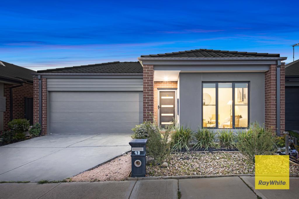 13 Stacey Pde, Mount Cottrell, VIC 3024